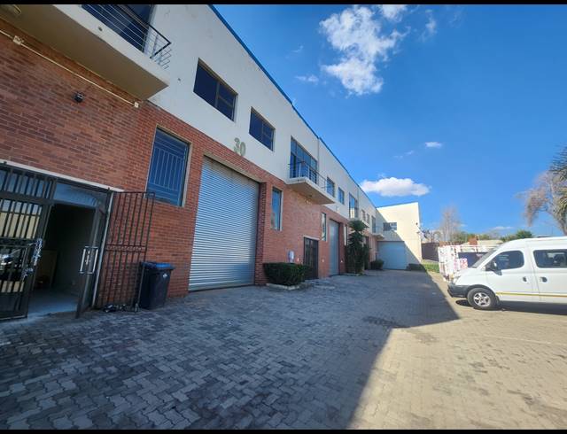 400M² WAREHOUSE FOR SALE IN HALFWAY HOUSE